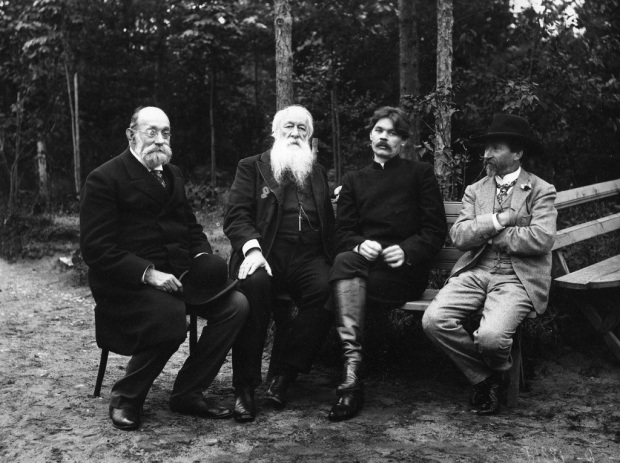 Николай Пирогов, Владимир Стасов, Максим Горький и Илья Репин, 1905 год